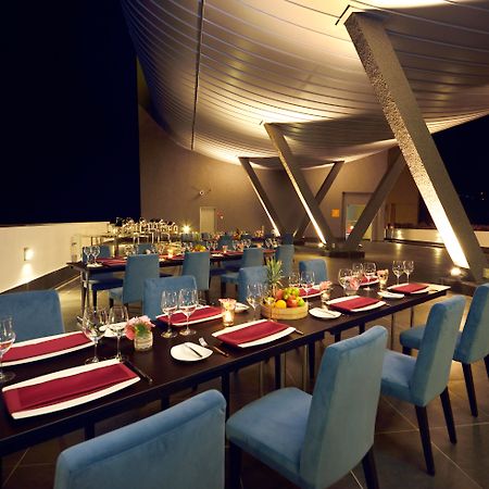 Lexis Suites Penang Bayan Lepas Eksteriør bilde The Deck