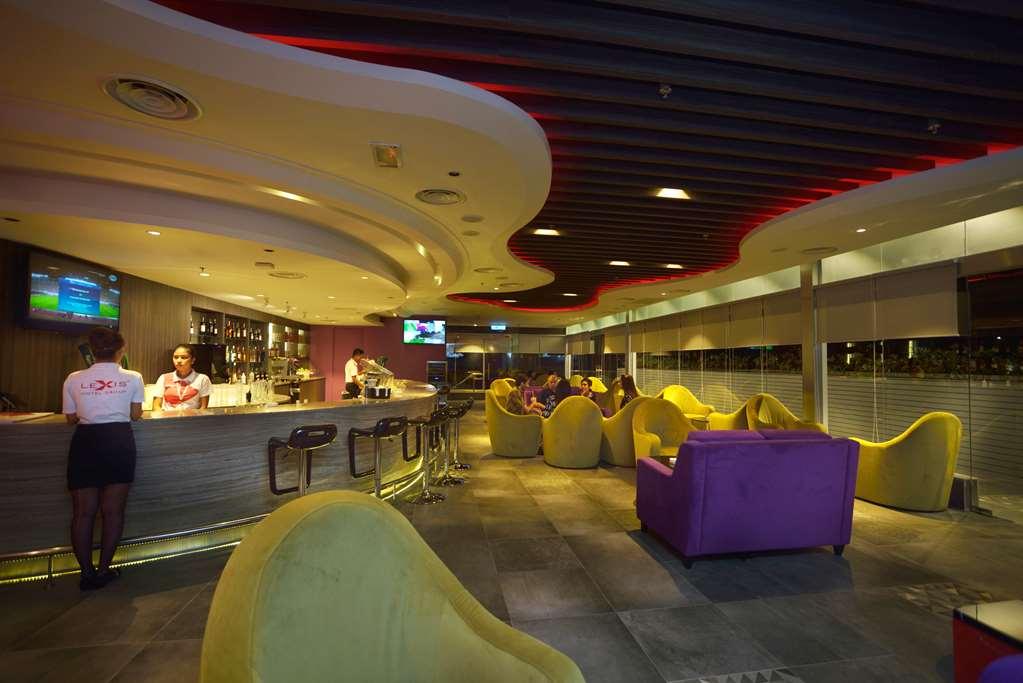 Lexis Suites Penang Bayan Lepas Eksteriør bilde The interior of the lounge