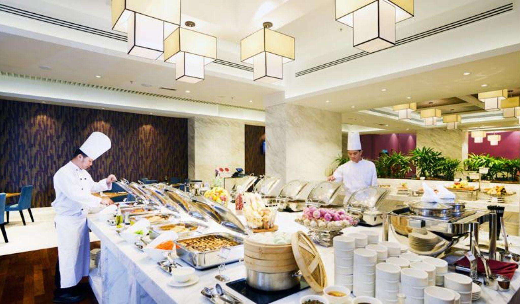 Lexis Suites Penang Bayan Lepas Eksteriør bilde A buffet at a hotel