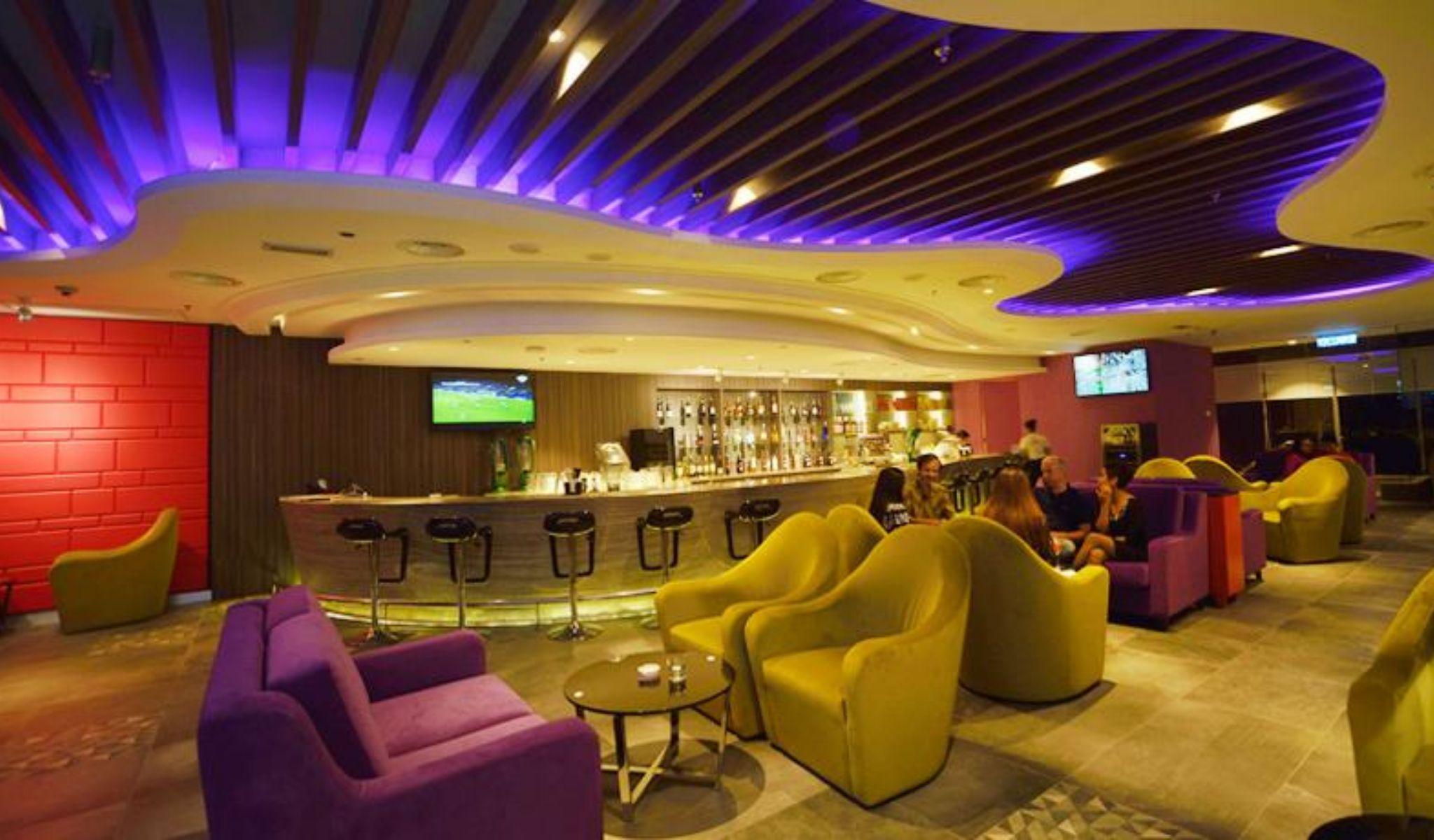 Lexis Suites Penang Bayan Lepas Eksteriør bilde The lounge at the airport