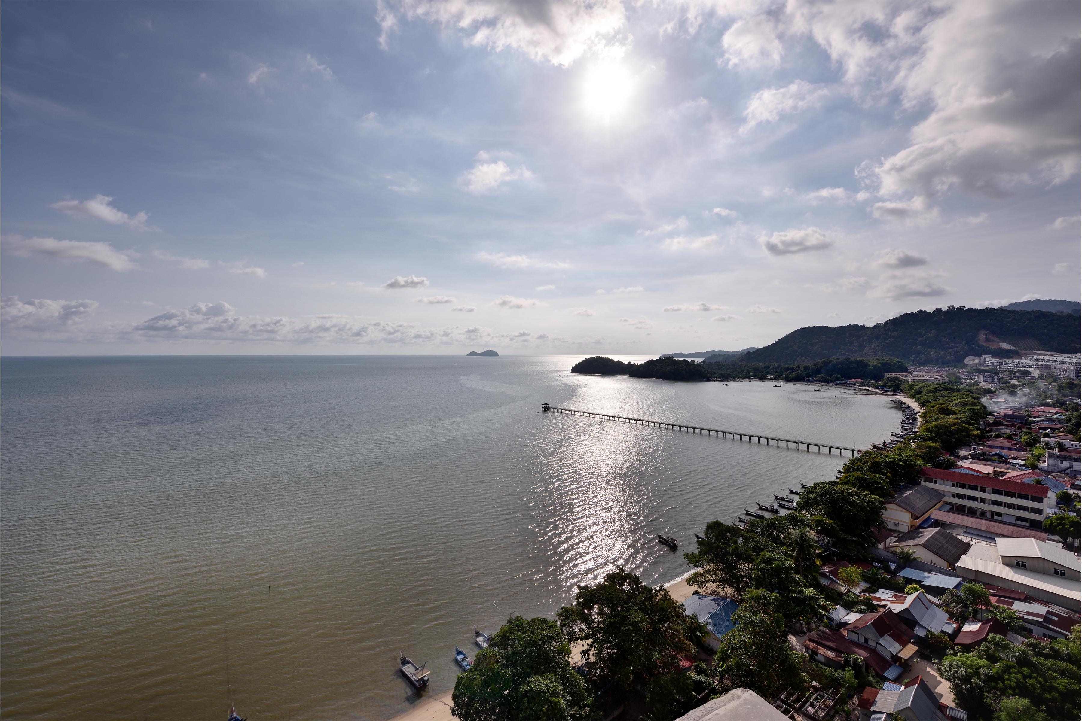 Lexis Suites Penang Bayan Lepas Eksteriør bilde View of the Gulf of Thailand from Pattaya