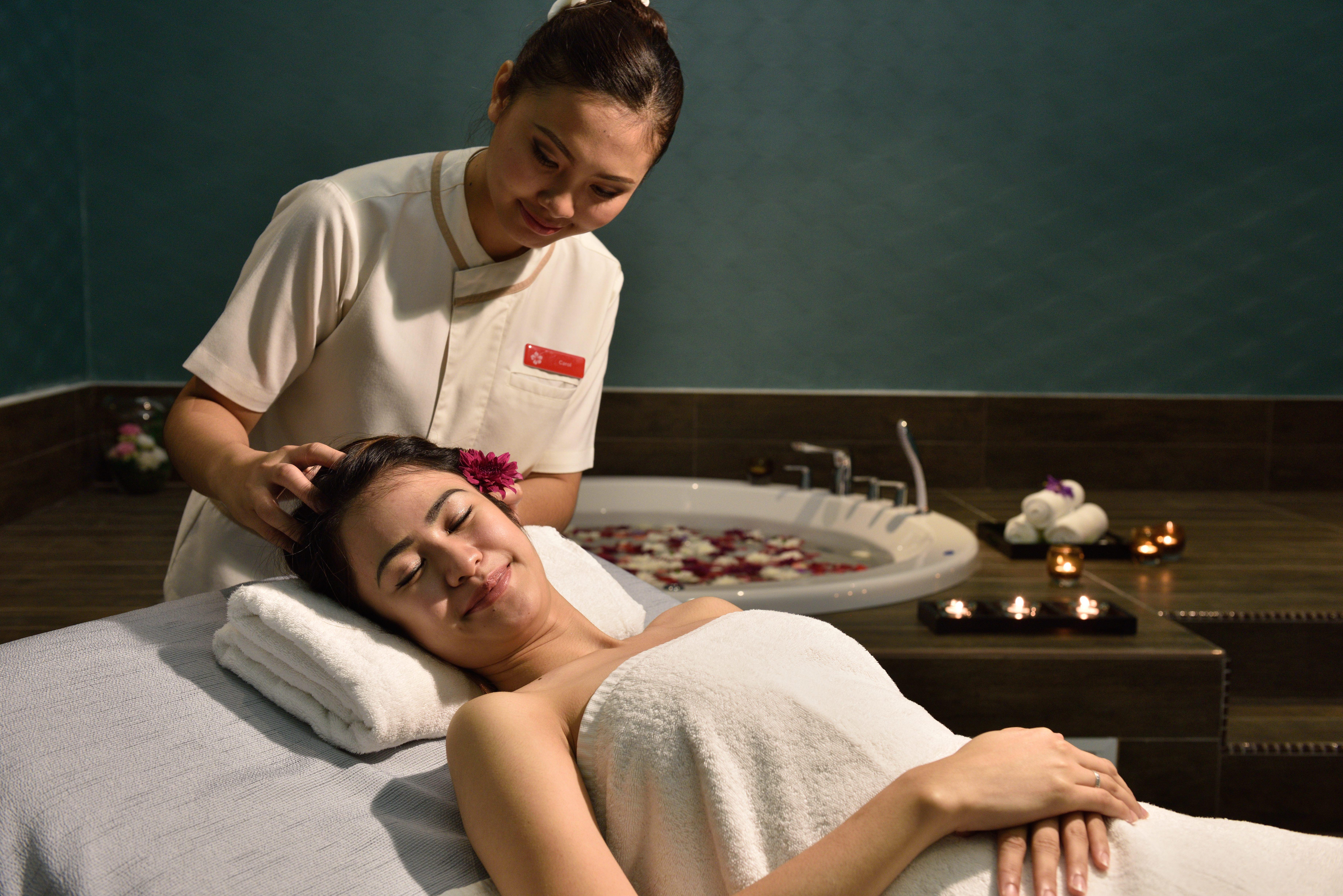 Lexis Suites Penang Bayan Lepas Eksteriør bilde Thai massage