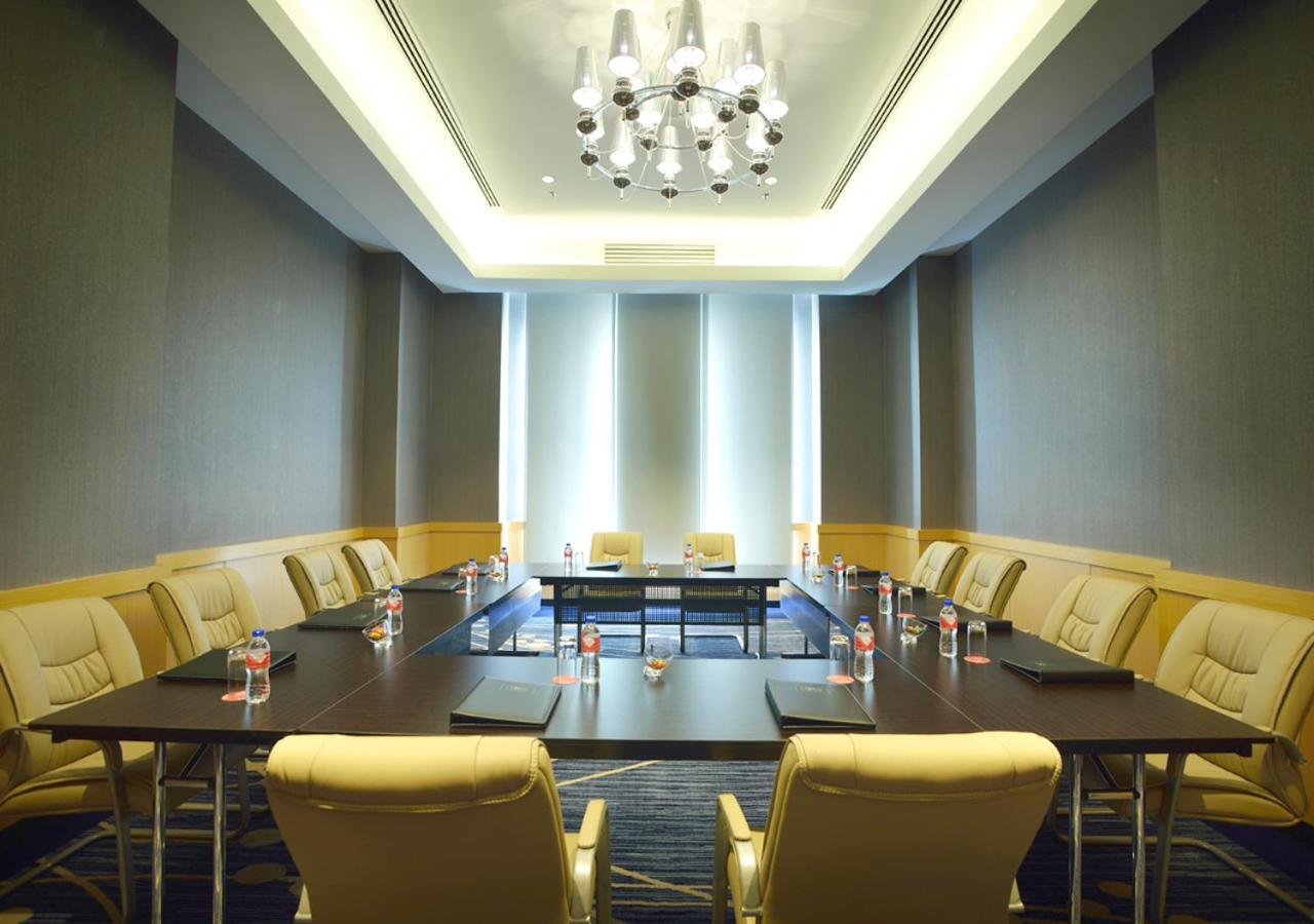Lexis Suites Penang Bayan Lepas Eksteriør bilde Meeting room